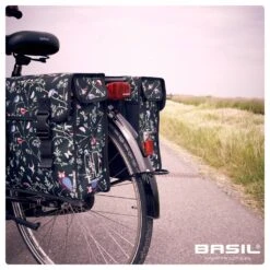 BASIL Sacoches Wanderlust Noir/Fleurs 35 L 8 BASIL Sacoches Wanderlust Noir/Fleurs 35 L -Magasin De Vélos basil wanderlust double bicycle bag 35 liter black 2