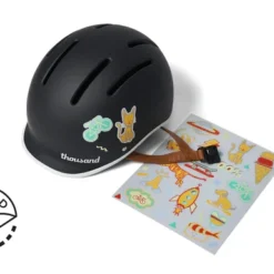 Casque Vélo Thousand Junior (5-11ans) 27 Casque Vélo Thousand Junior (5-11ans) -Magasin De Vélos casque velo thousand enfant junior noir stickers