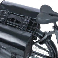 Sacoches Basil Urban Load Imperméable 53 L -Magasin De Vélos installation sacoche de ville velo urbain homme basil urban load