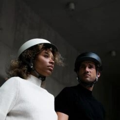 Closca Helmet Noir -Magasin De Vélos mesa de trabajo 3 8c526514 08b6 47b0 b860 e1141b21ba0a 1000x1000 1